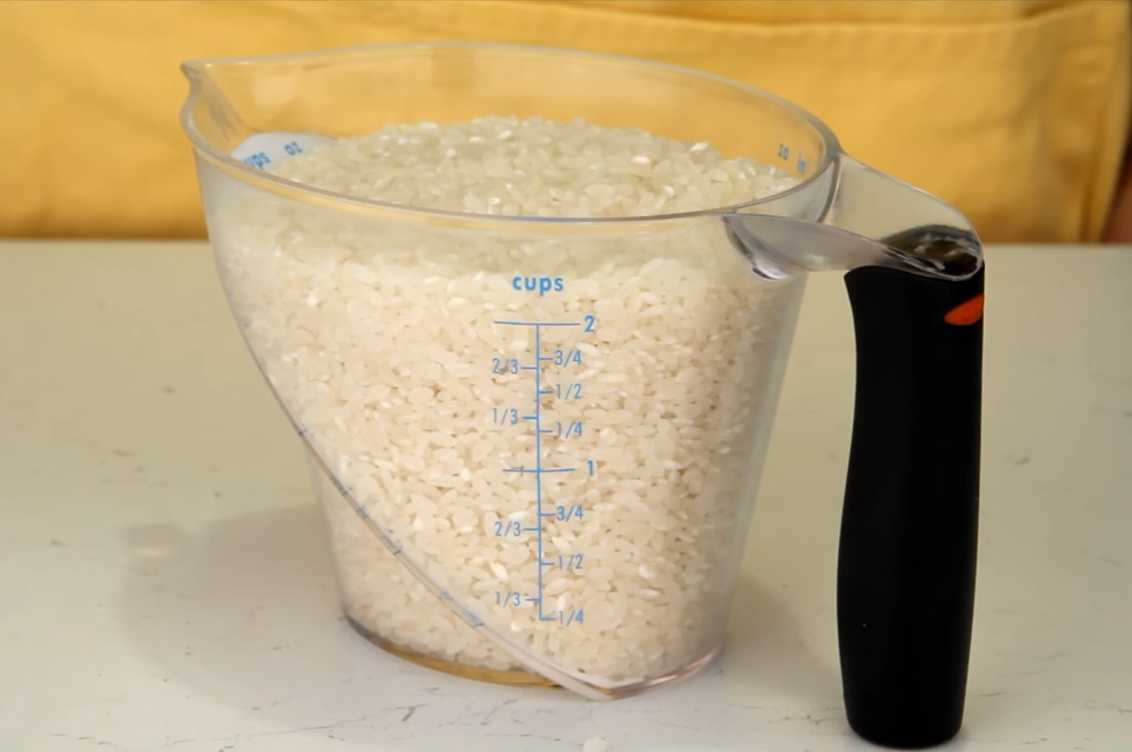 Measuring the Rice-sushi rice in rice cooker