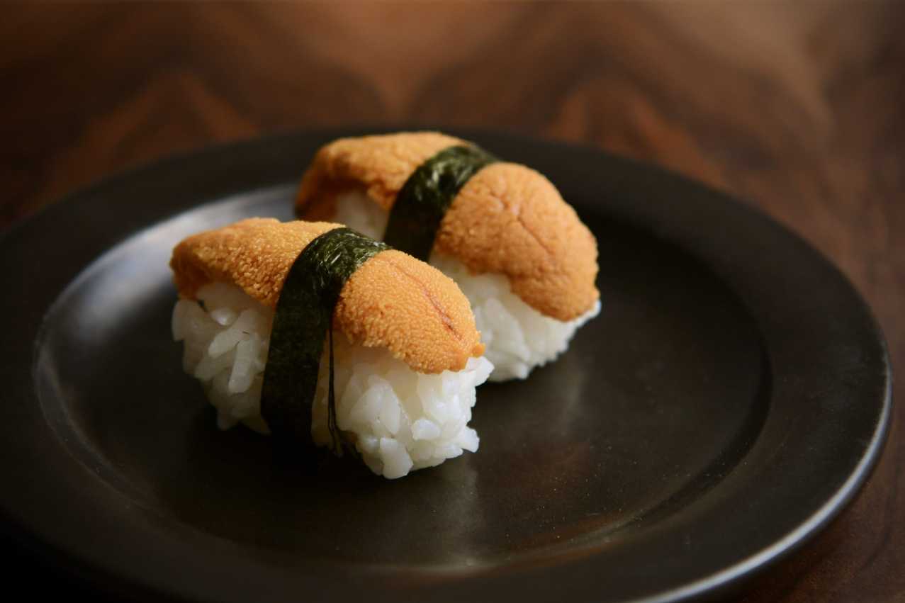 Uramaki or Uramakizushi-sashimi vs sushi