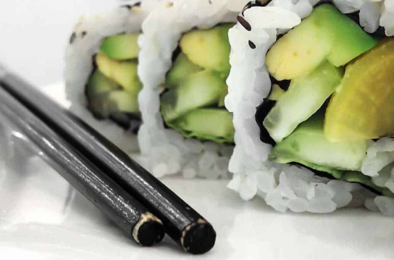 avocado sushi calories