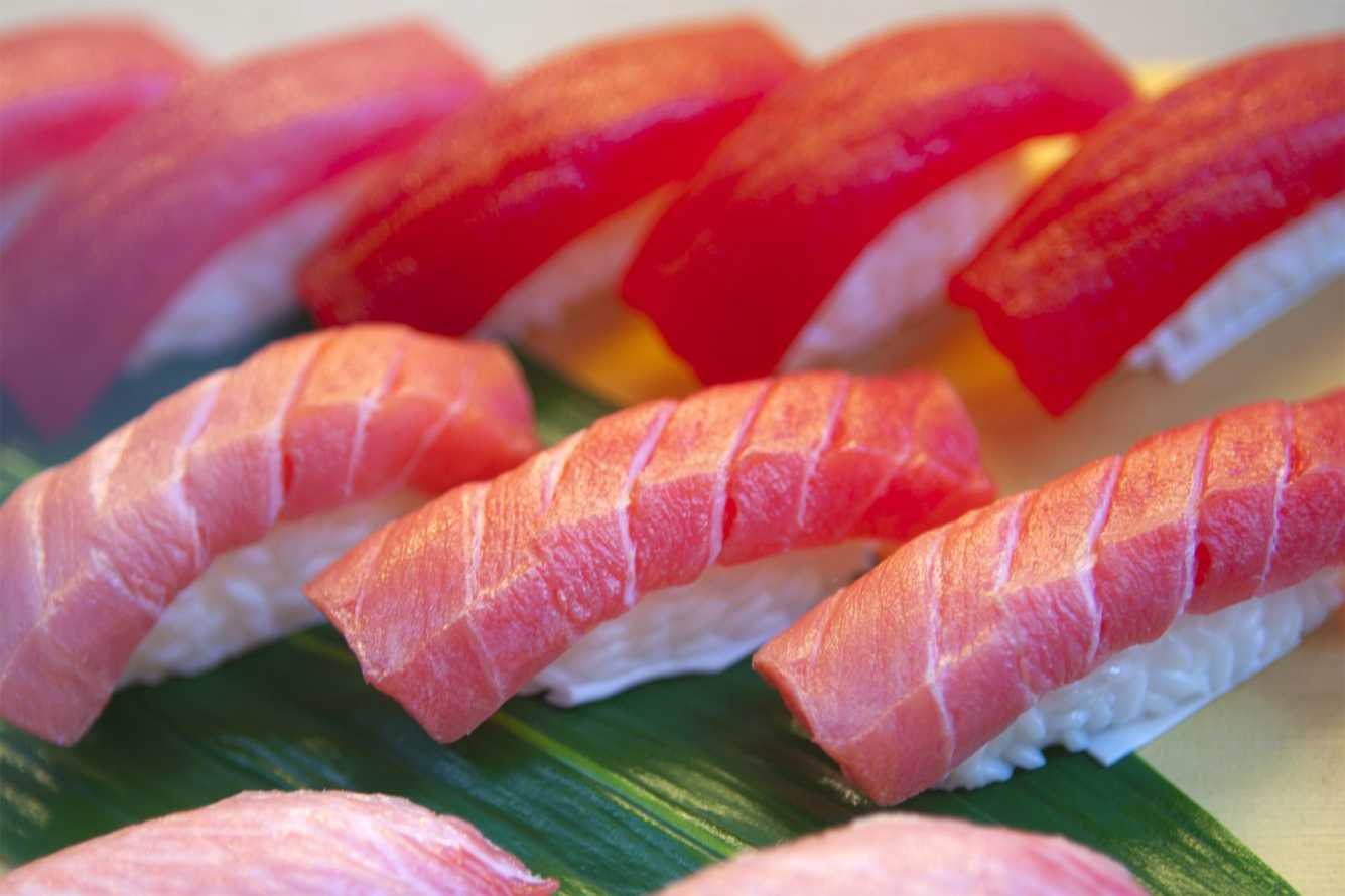 can pregnant women eat sushi