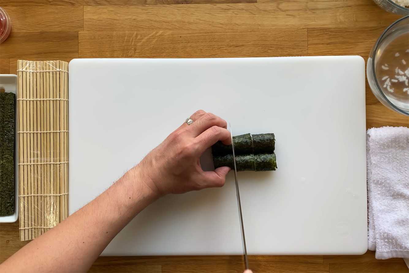 how to use a sushi mat