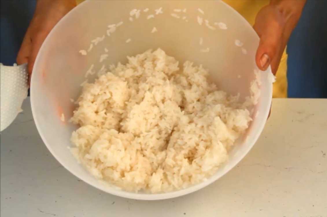 Cooling the Sushi Rice-how to make sushi rice in a rice cooker