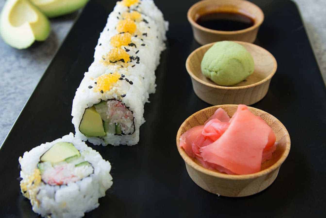 avocado sushi roll calories
