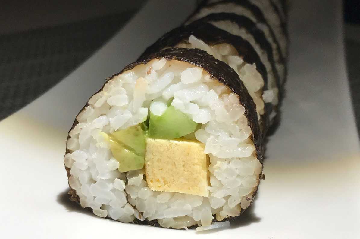 how much sushi is in a roll