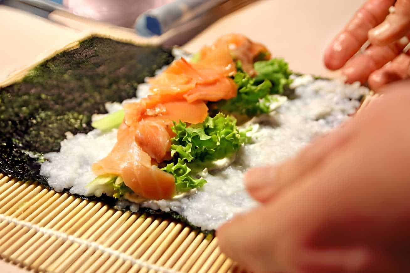 how to clean sushi mat