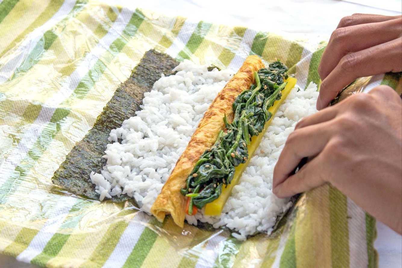 how to use sushi mat