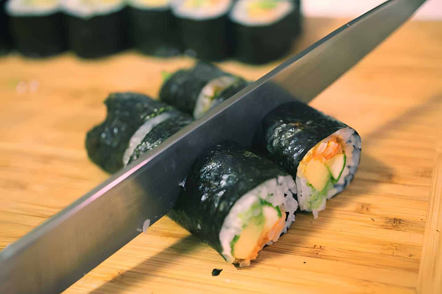 sushi cutting