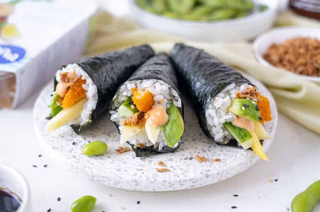 4 Ways to Eat Hand Roll Sushi