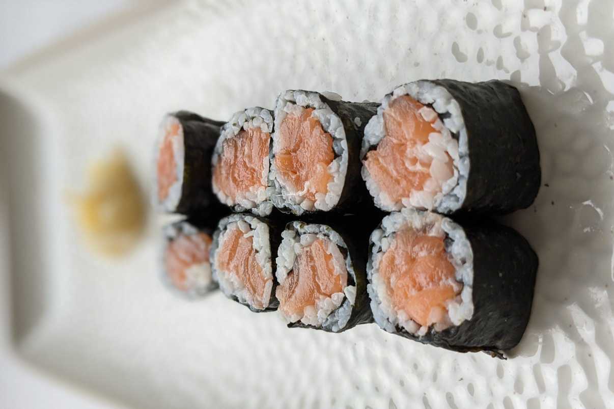 Salmon Hoso Maki Sushi