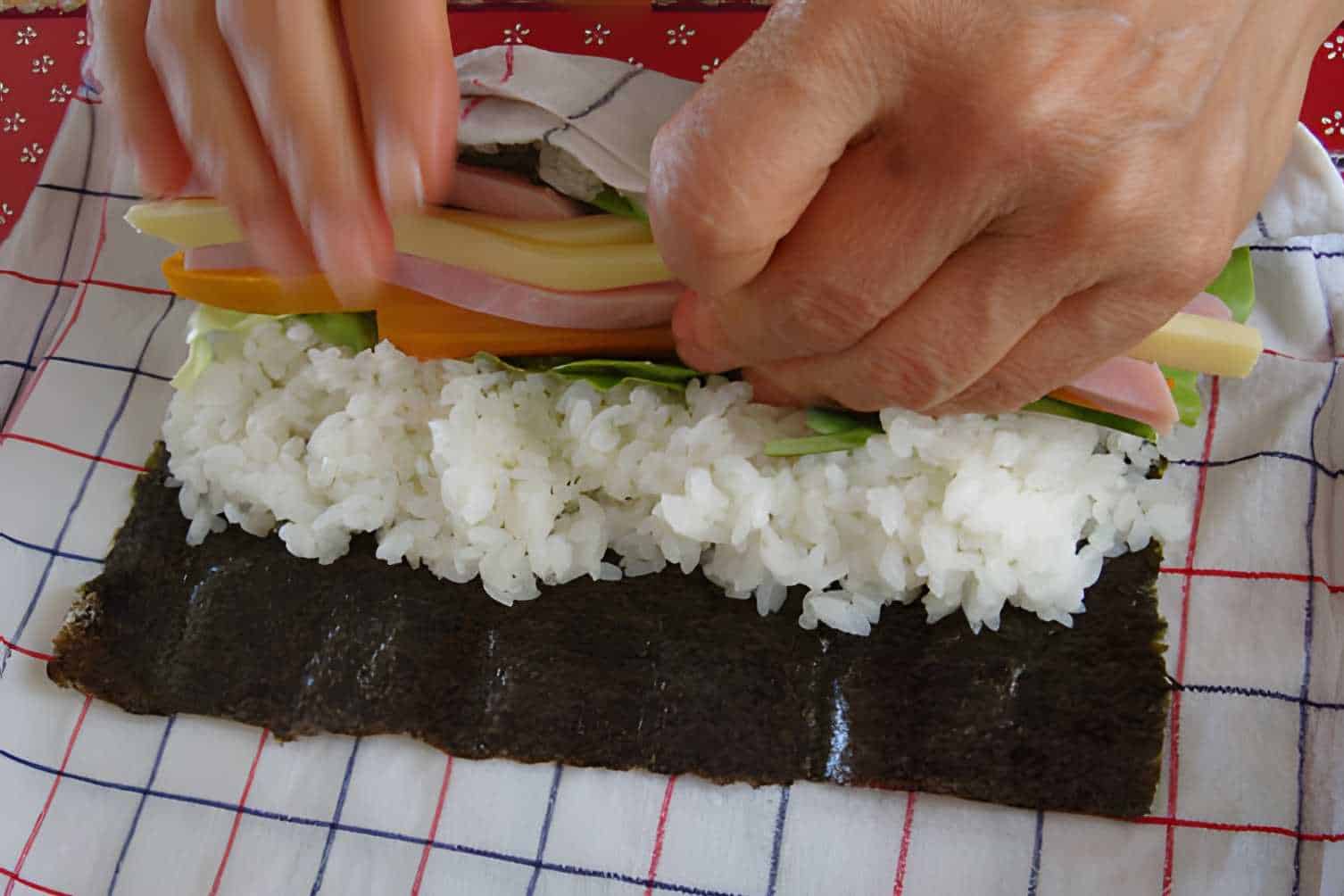 how to roll sushi without a mat
