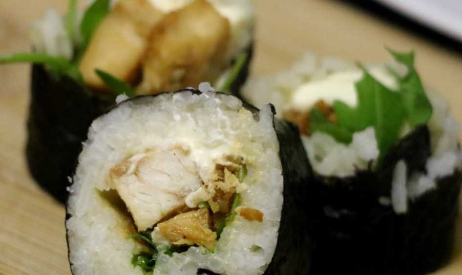 sushi roll with chicken
